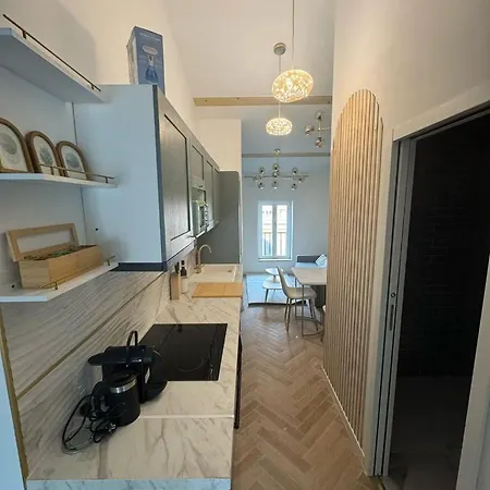 Moon - 47 * Νίκαια